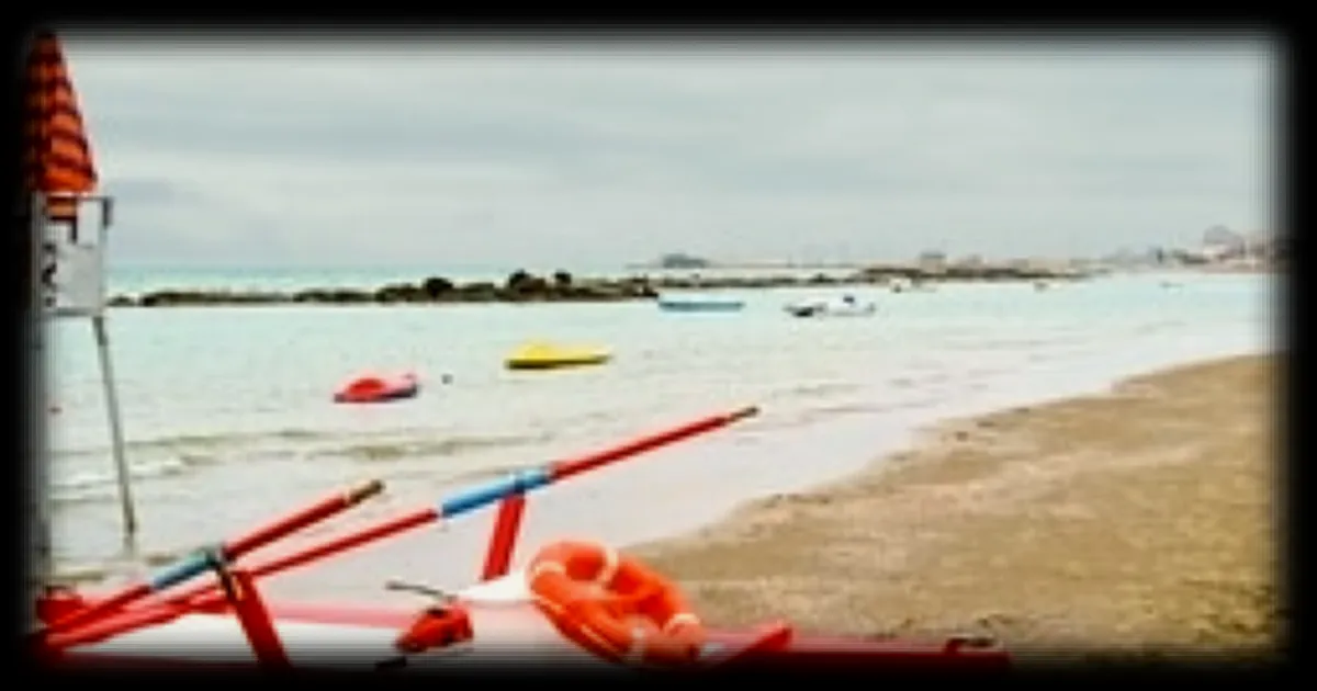 Italie : un adolescent sauve huit personnes en détresse en une seule journée sur une plage de Rome