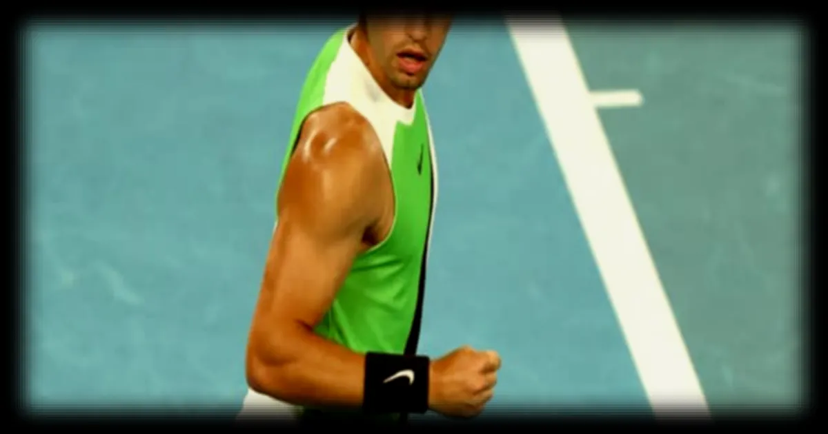 Jaime Alcaraz, frère de Carlos Alcaraz, remporte brillamment le tournoi U15 avec une défense héroïque et un tweener décisif