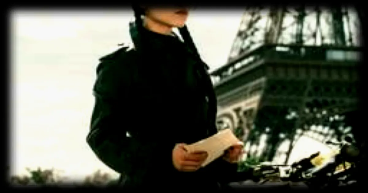 Jenna Ortega et Tim Burton à Paris pour le tournage de la saison 3 de la série Netflix « Mercredi »