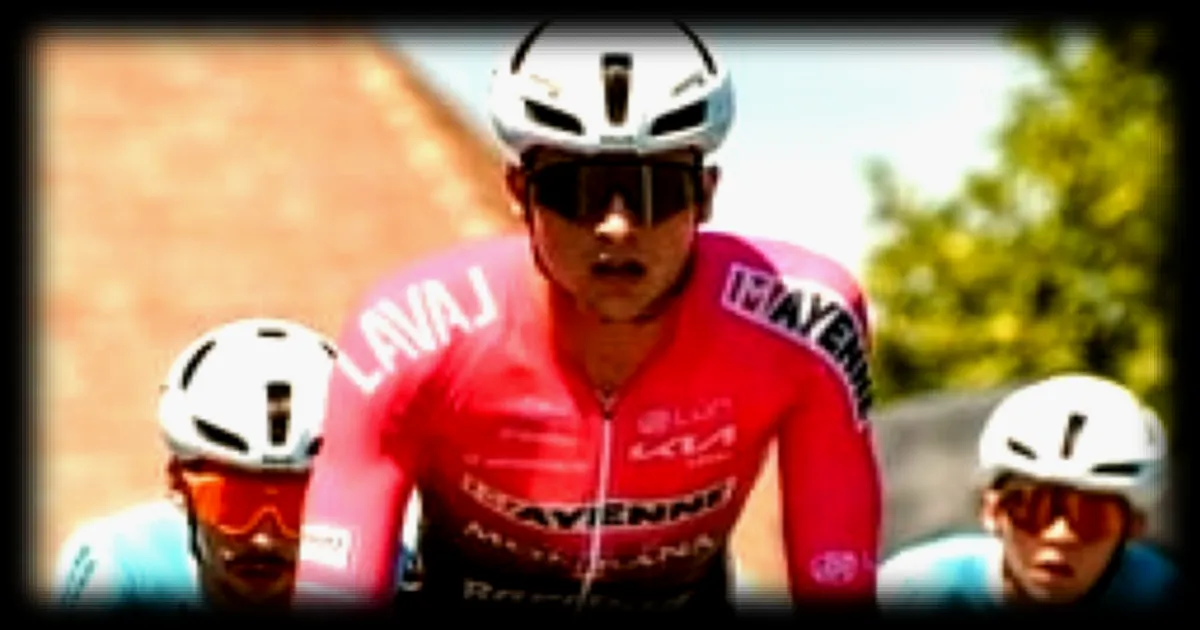 Jules Vaugrenard, un jeune cycliste lavallois, rejoint l'équipe CIC Pro Cycling Academy en tant que stagiaire pro