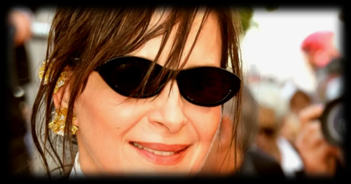 Juliette Binoche exprime ses regrets concernant le mot « fasciste » dans une tribune anti-Bolloré