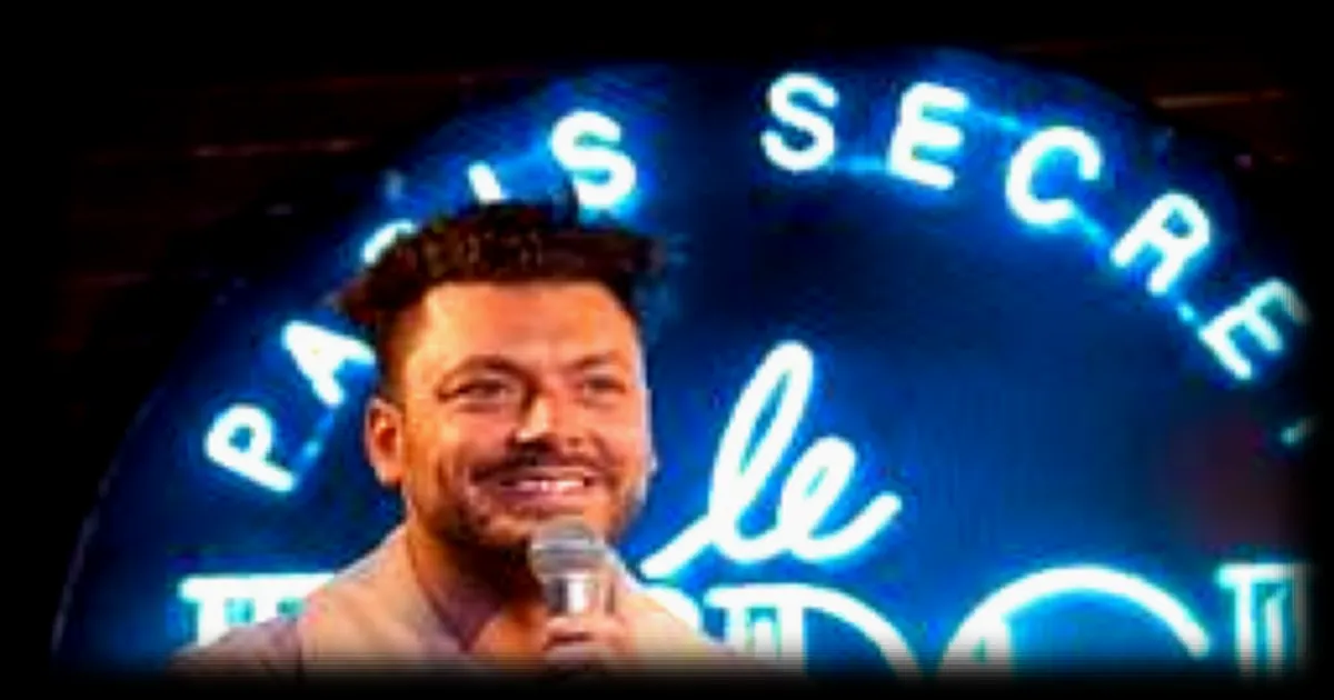 Kev Adams partage les secrets du stand-up à l'occasion du lancement du Fridge Barrière Comedy Club