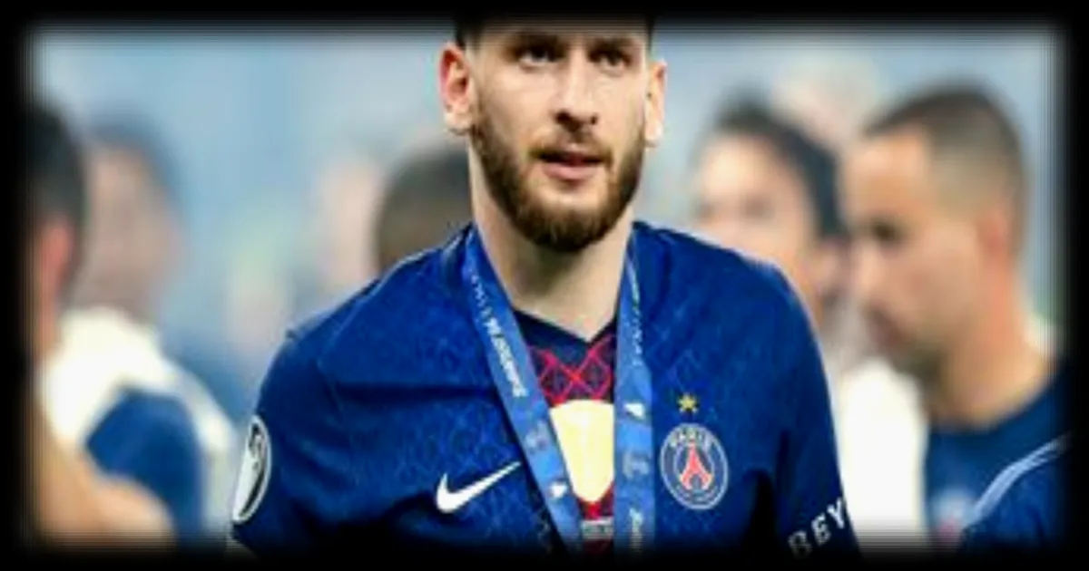 Khvicha Kvaratskhelia sacré meilleur joueur de la saison en Ligue des champions 2025-2026