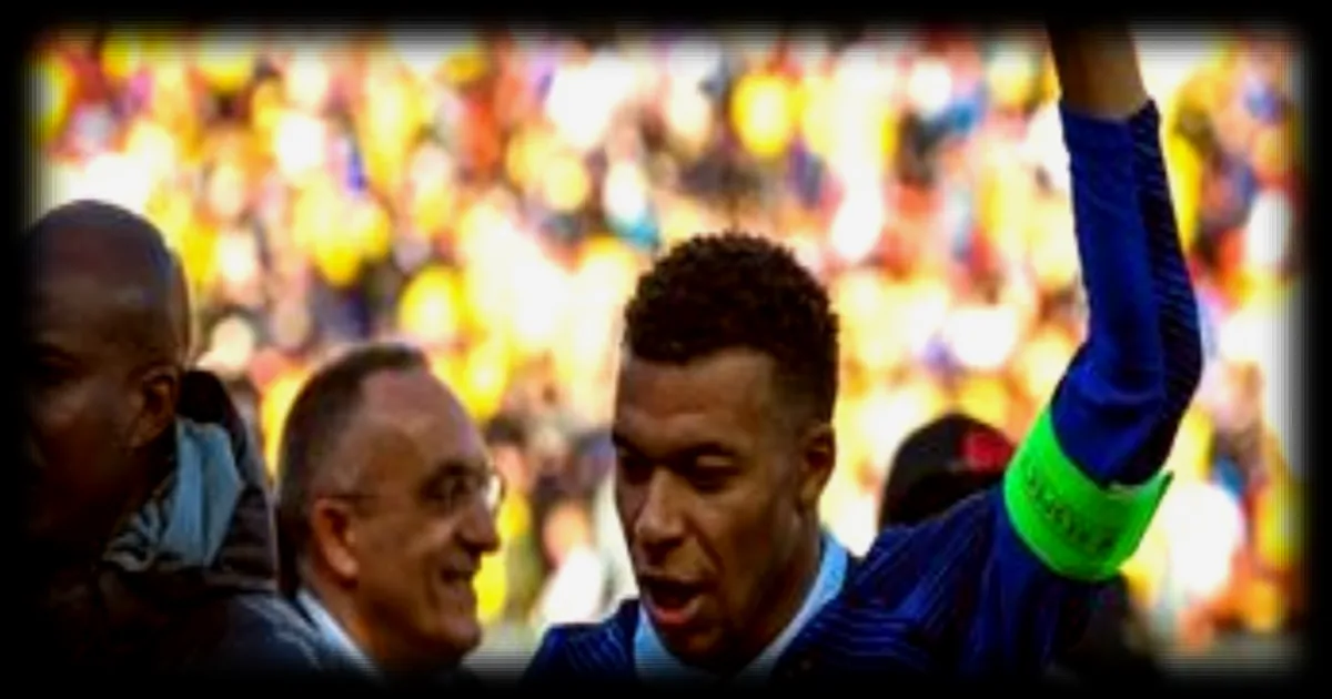 Kylian Mbappé évoque son envie d'arrêter sa carrière en équipe de France en 2021 lors d'un podcast avec Aurélien Tchouameni