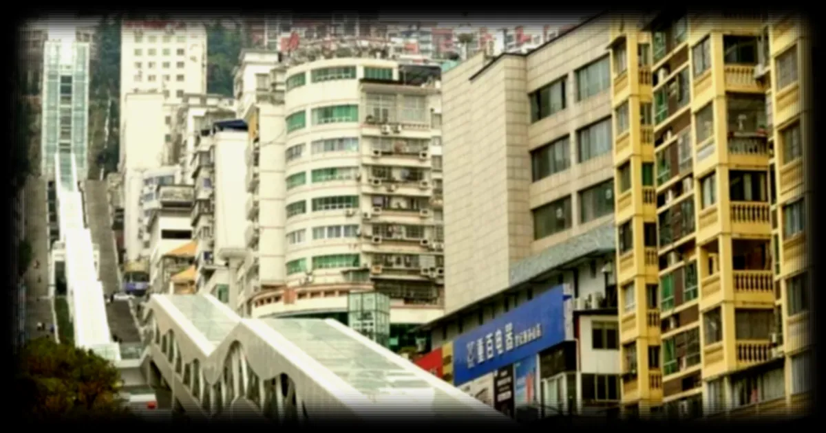 La Chine inaugure l'escalator le plus long du monde, reliant deux quartiers séparés par une montagne