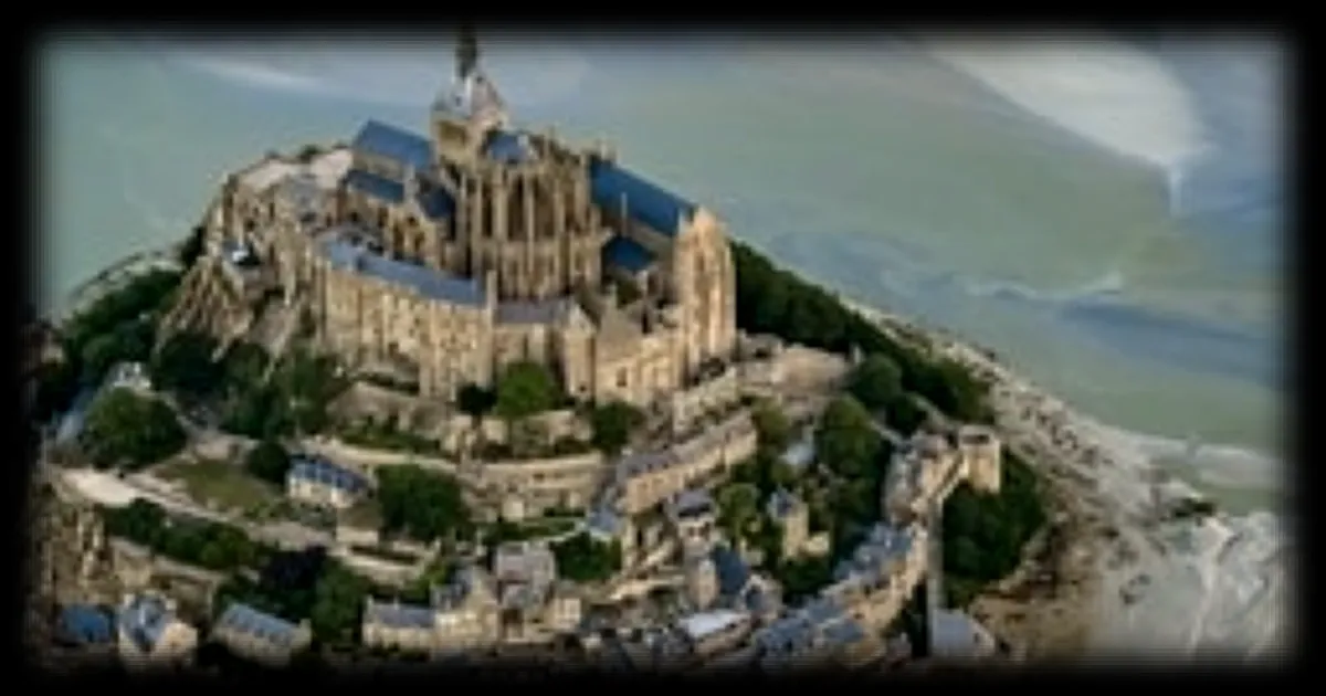 La ministre de la Culture rassure sur le sort des agents au Mont-Saint-Michel