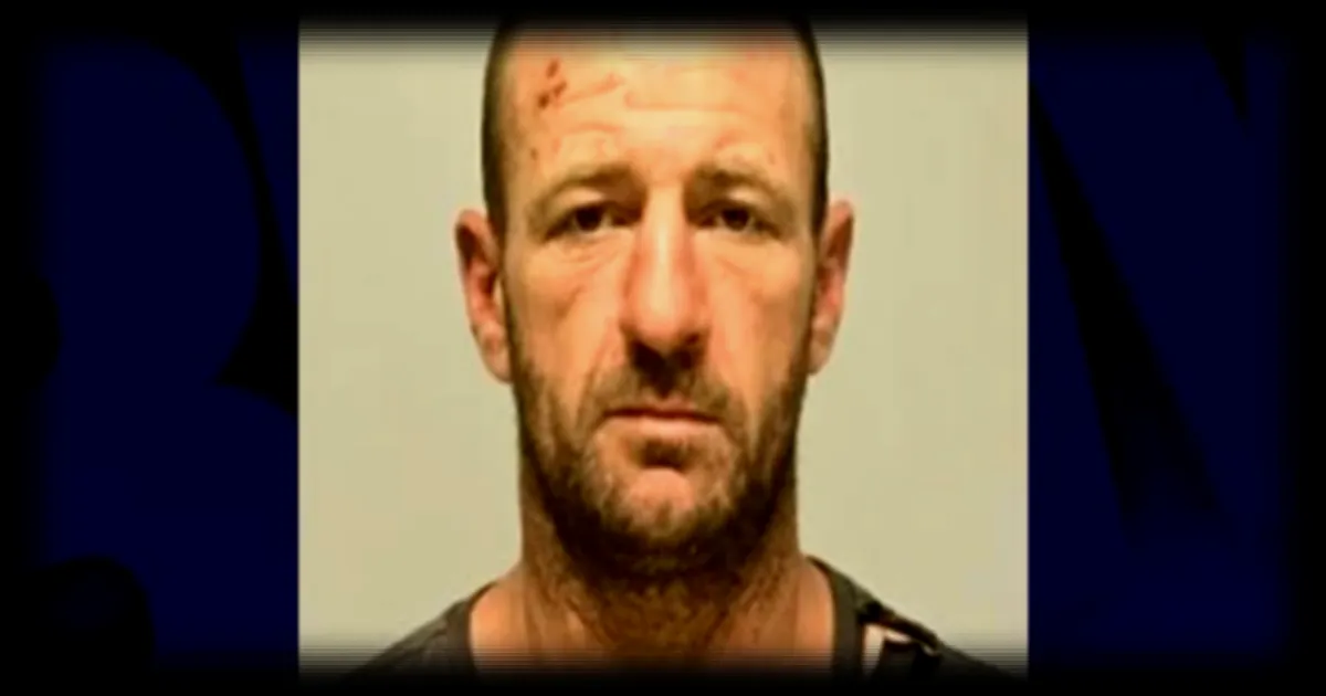 La police australienne offre 250 000 dollars pour retrouver un homme soupçonné d'un triple meurtre