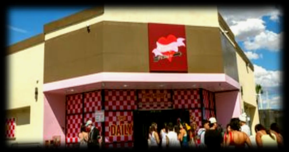 La popstar Sabrina Carpenter emmène le public de Coachella dans un voyage enchanteur à Hollywood