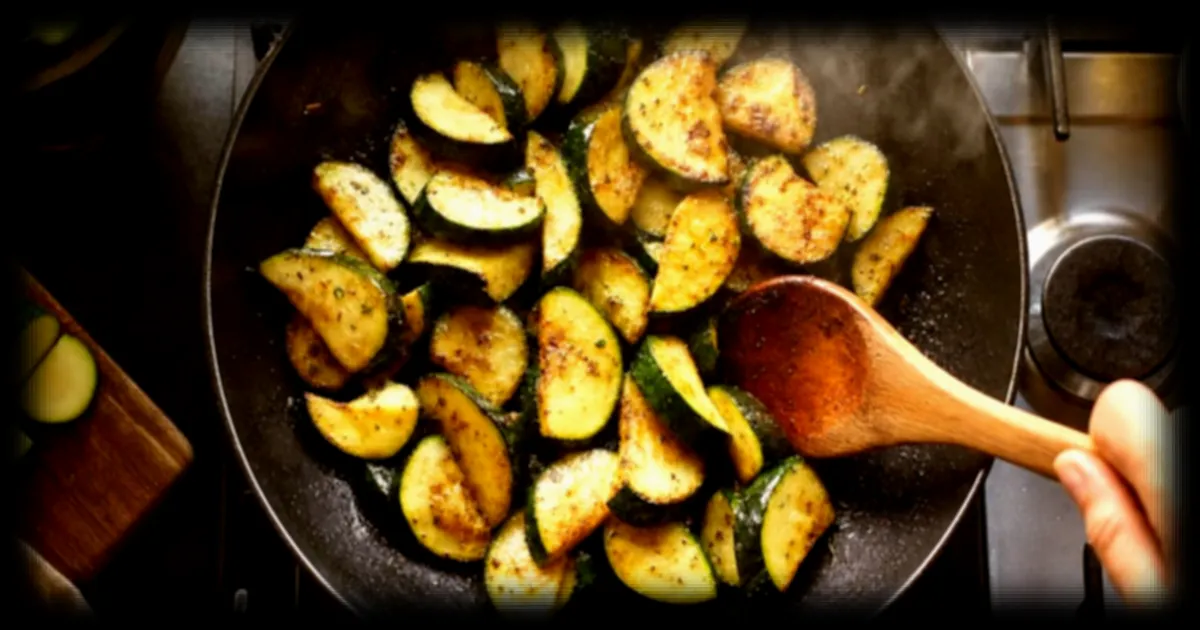 La règle d'or pour cuire les courgettes sans les gorger d'eau, selon les chefs