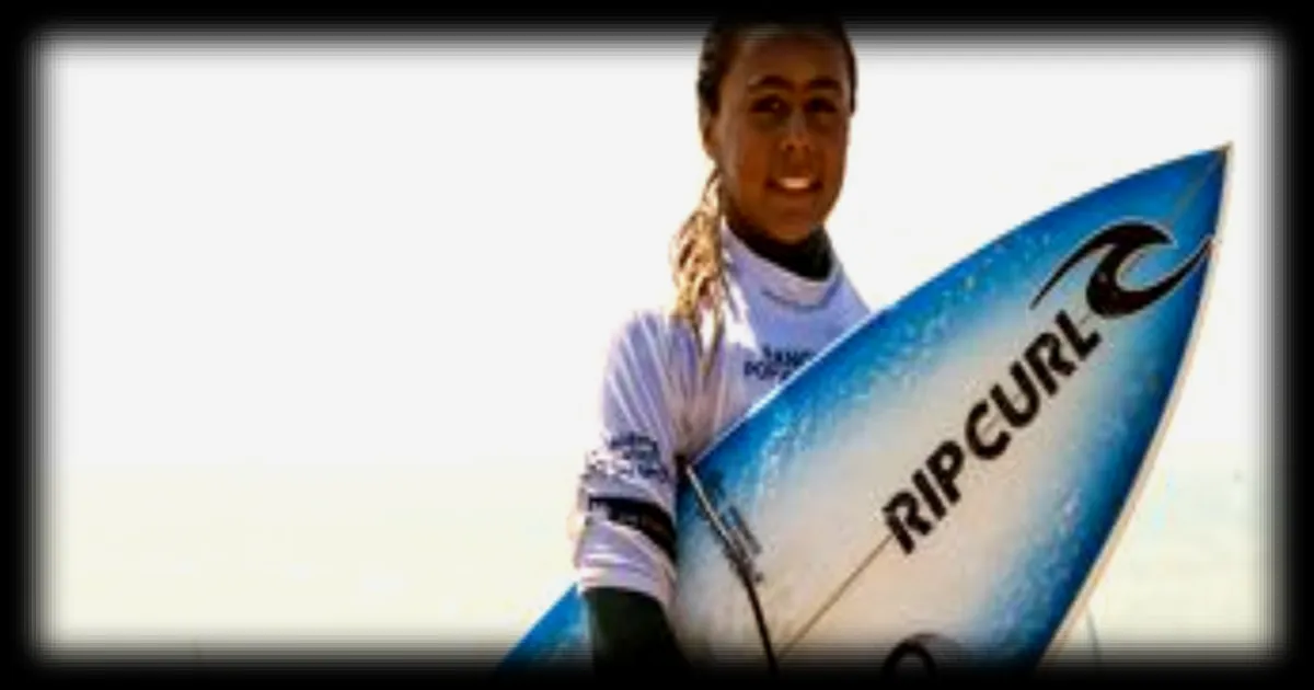 La surfeuse française Tya Zebrowski bat tous les records de précocité dans son sport