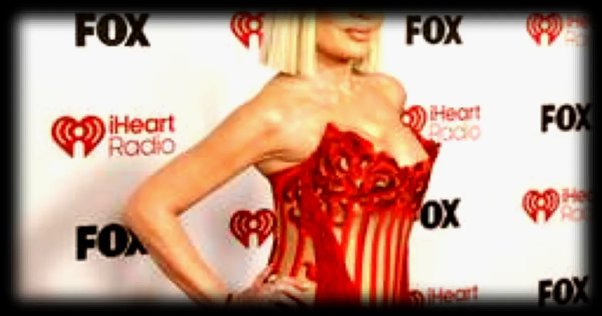 L'actrice de Beverly Hills 90210, Tori Spelling, impliquée dans un accident de la route avec sept enfants en Californie