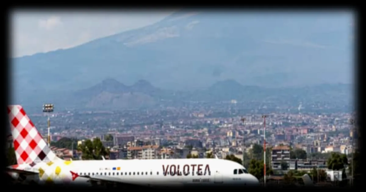 L'aéroport de Catane rouvre après une semaine de fermeture due à l'éruption de l'Etna