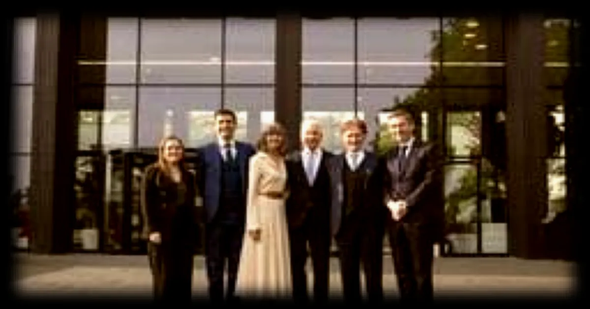 L'ambassadeur américain Charles Kushner visite l'usine Bridor près de Rennes