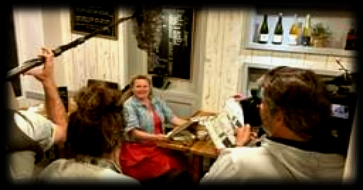 L'Amour est dans le pré : Karène, éleveuse de chevaux en Bretagne, partage un dîner avec ses prétendants à la Crêperie de Jeanne à Vannes