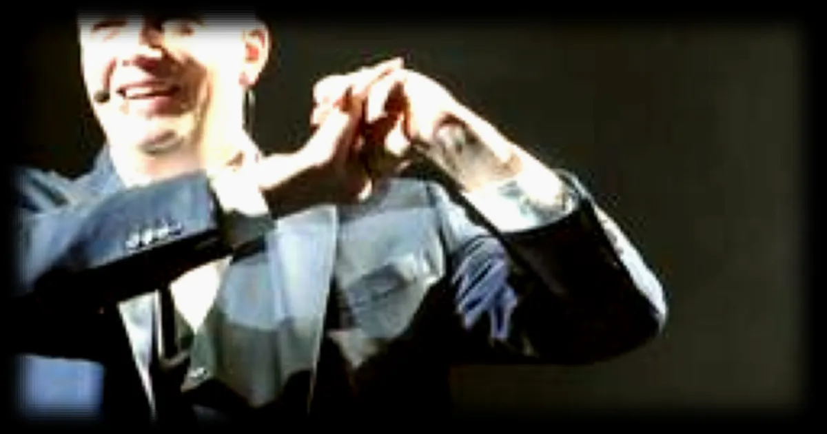 Le Canadien Messmer bat son propre record du monde en hypnotisant 1 113 personnes à Lyon