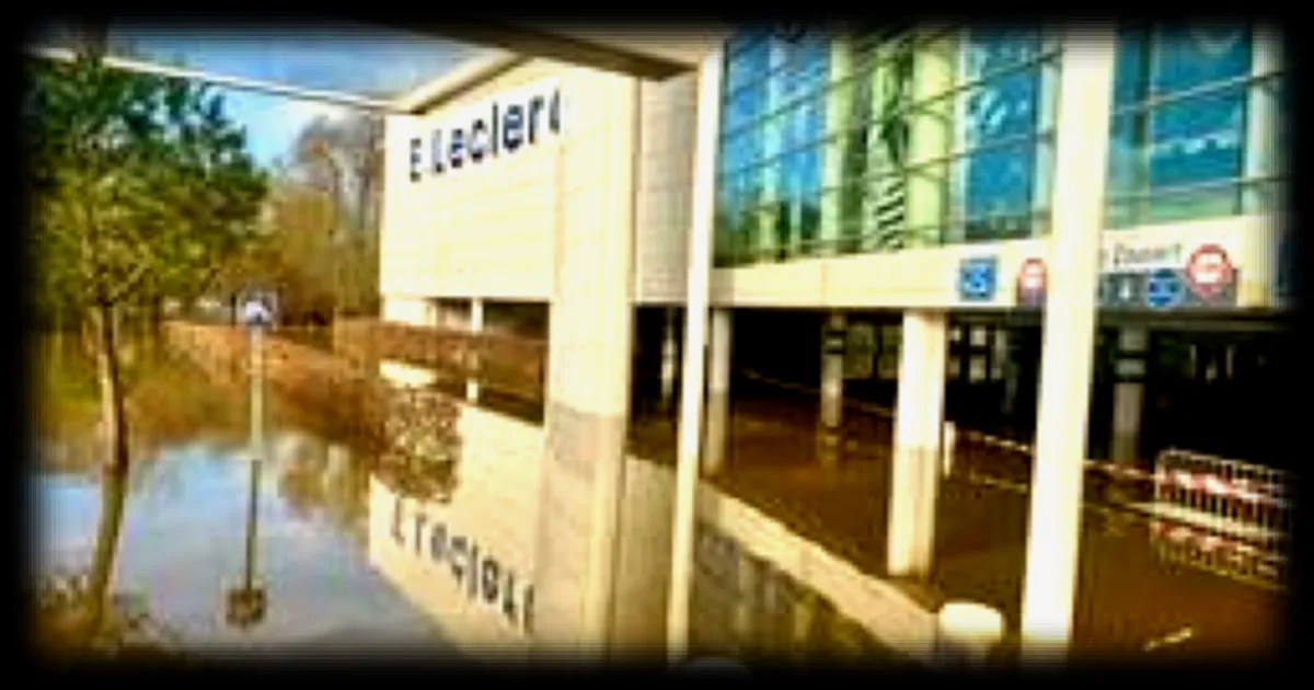 Le centre Leclerc de Saumur face à l'inondation : la fidélité de la clientèle en temps de crise