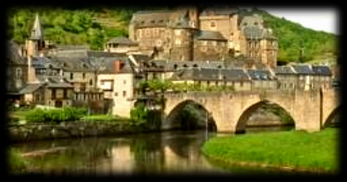 Le charme de Estaing, le plus beau village de France sur la route de Compostelle