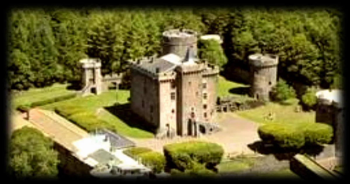 Le Château Dauphin à Pontgibaud : un appel aux dons pour sauver un monument historique