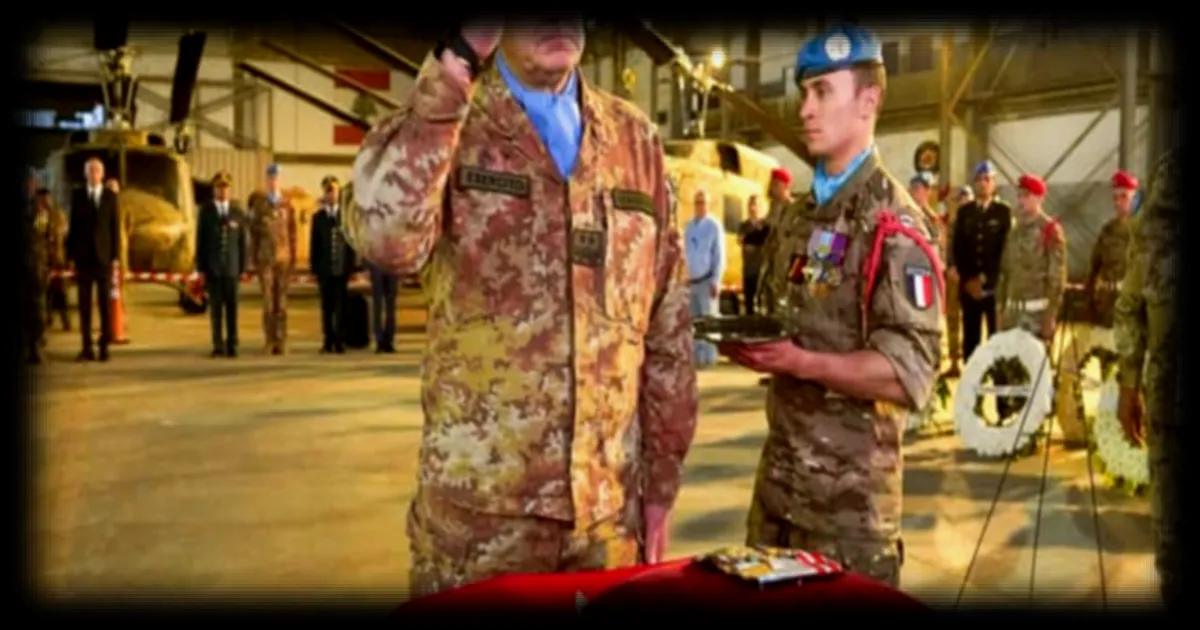 Le commandant de la Finul rend hommage au soldat français Florian Montorio lors du rapatriement de son corps
