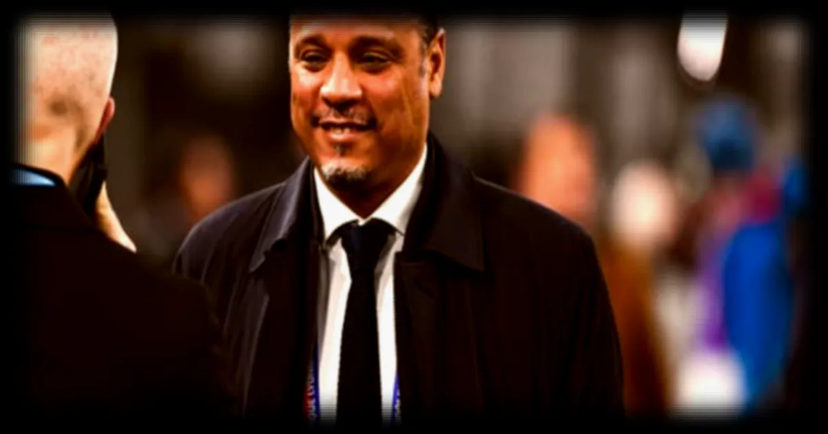 Le directeur technique de l'OL reçoit un carton rouge après le match contre l'OM