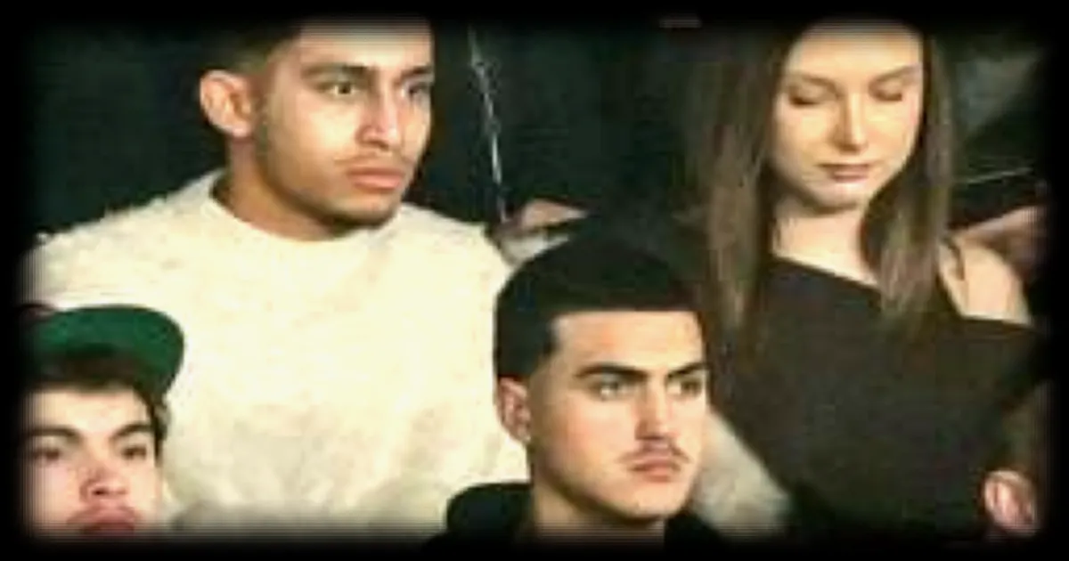 Le footballeur Tahirys Dos Santos, rescape de l'incendie de Crans-Montana, donne le coup d'envoi du match FC Metz - Brest