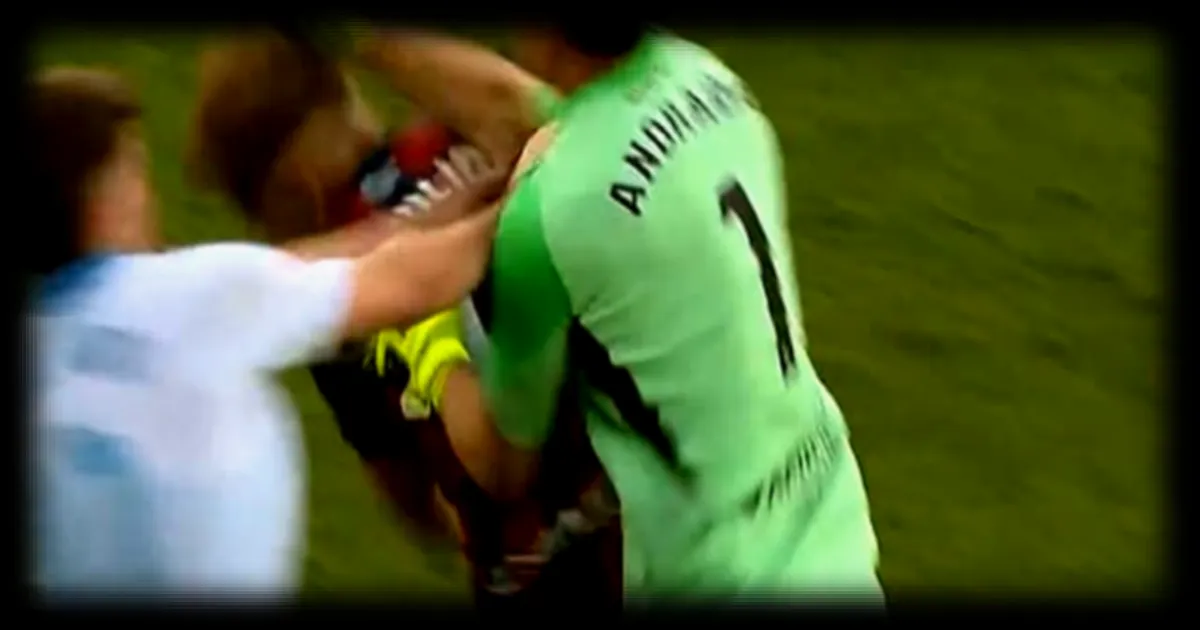 Le gardien de Saragosse présente ses excuses après un violent coup de poing contre un adversaire