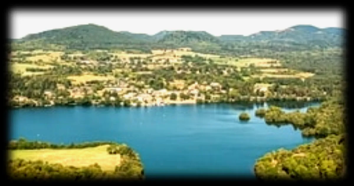 Le lac d'Aydat, une escapade volcanique prisée près de Clermont-Ferrand