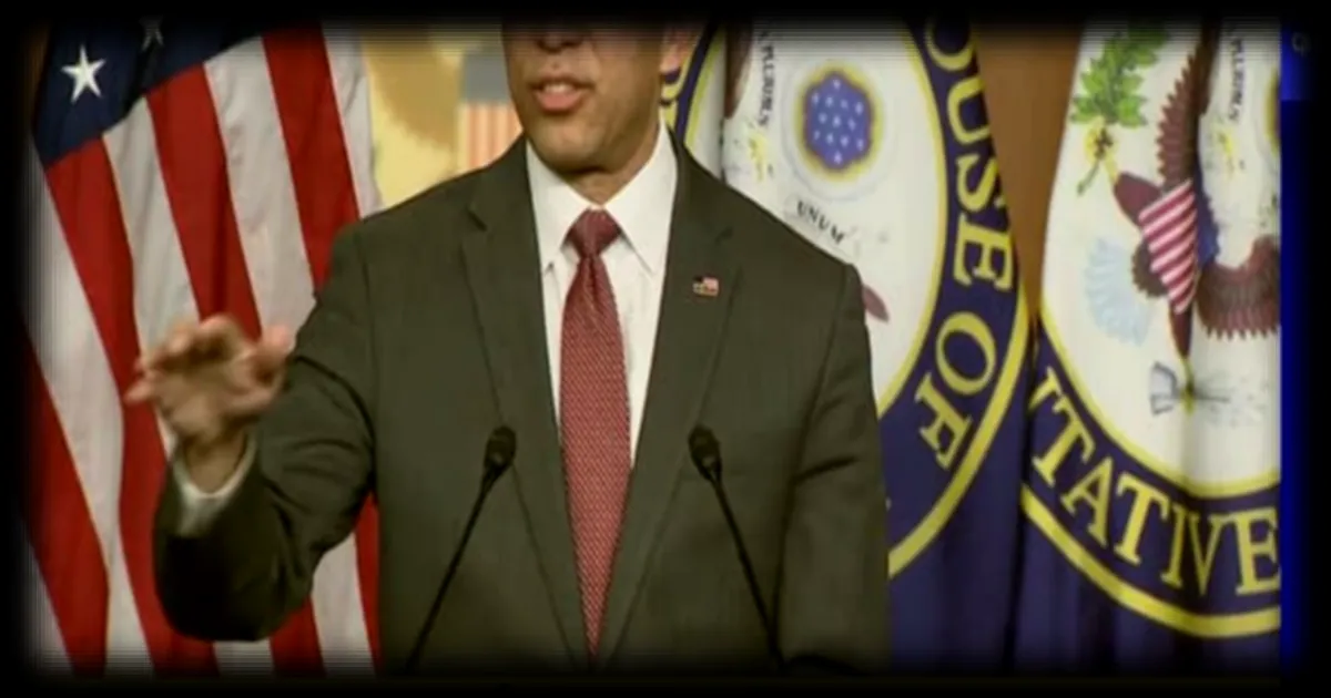 Le leader démocrate Hakeem Jeffries réagit au renvoi de la ministre de la Sécurité intérieure Kristi Noem