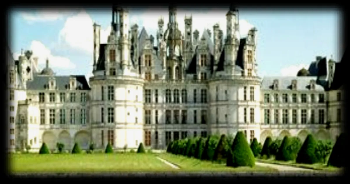 Le ministre de la Culture refuse au Puy du Fou l'exploitation du château de Chambord