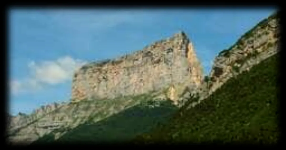 Le mont Aiguille, un paradis pour les grimpeurs dans le Vercors