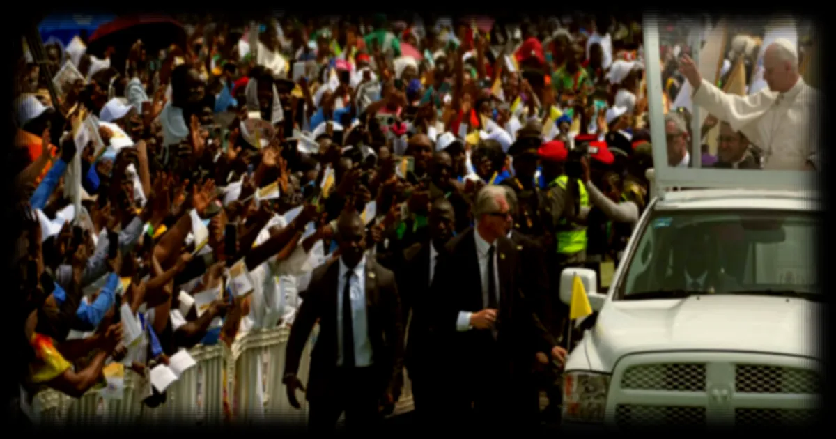 Le pape Léon XIV célèbre une messe devant la foule de Douala