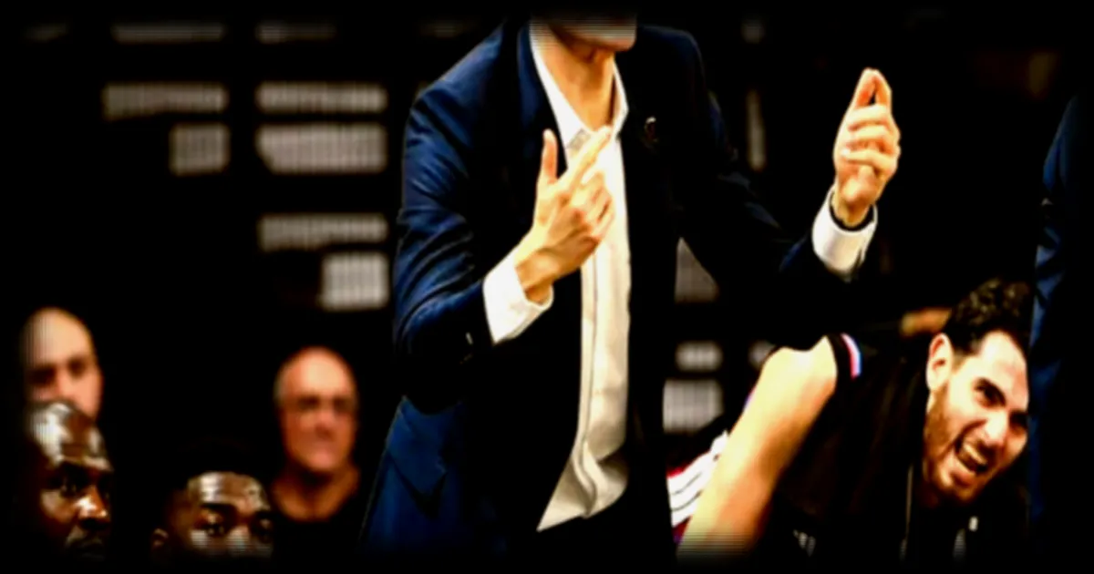 Le Paris Basketball mise sur Julius Thomas, 28 ans, comme coach principal intérimaire : une décision stratégique