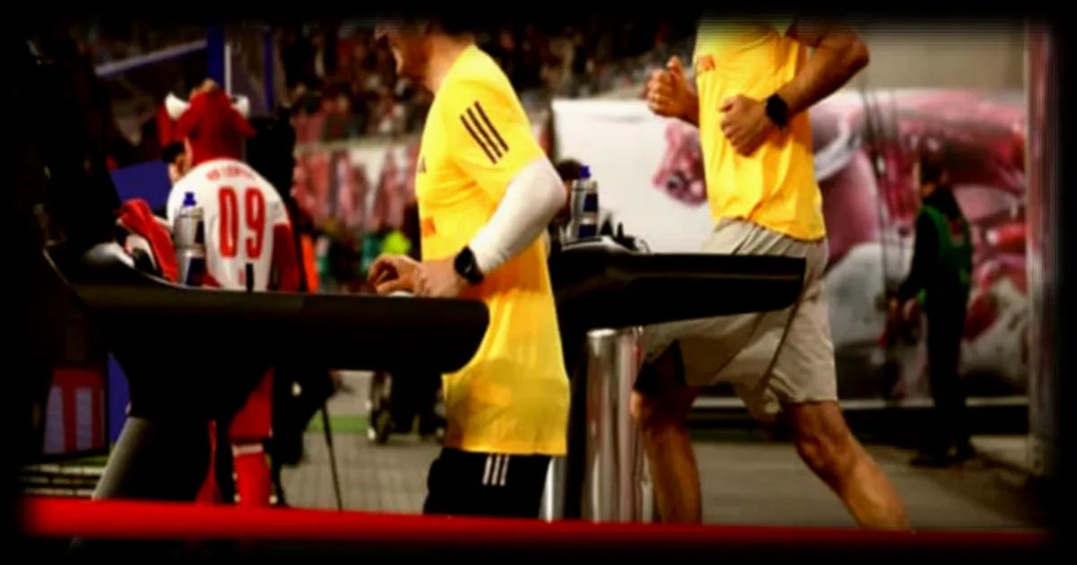 Le patron de Red Bull court sur un tapis roulant lors d'un match de Bundesliga pour une cause caritative