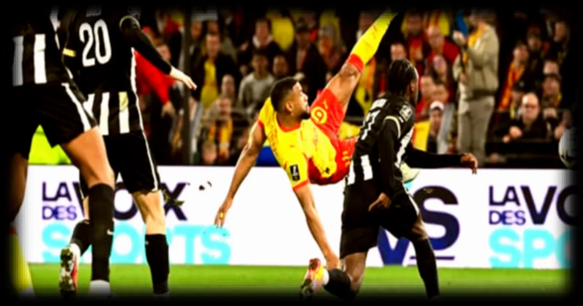 Lens écrase Angers 5-1 : Matthieu Udol inscrit un but somptueux pour célébrer ses 30 ans