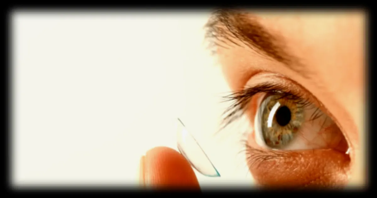 Lentilles de contact : l'erreur majeure à éviter selon un ophtalmologue
