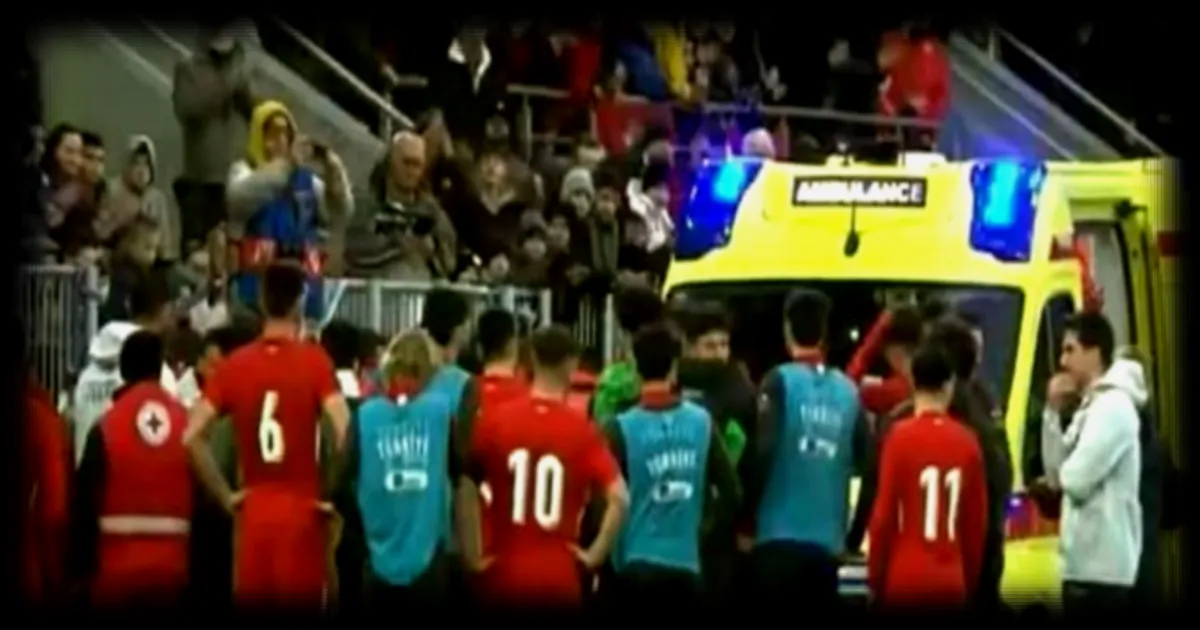 L’entraîneur turc Egemen Korkmaz hospitalisé après une chute lors d’un match des éliminatoires de l’Euro Espoirs