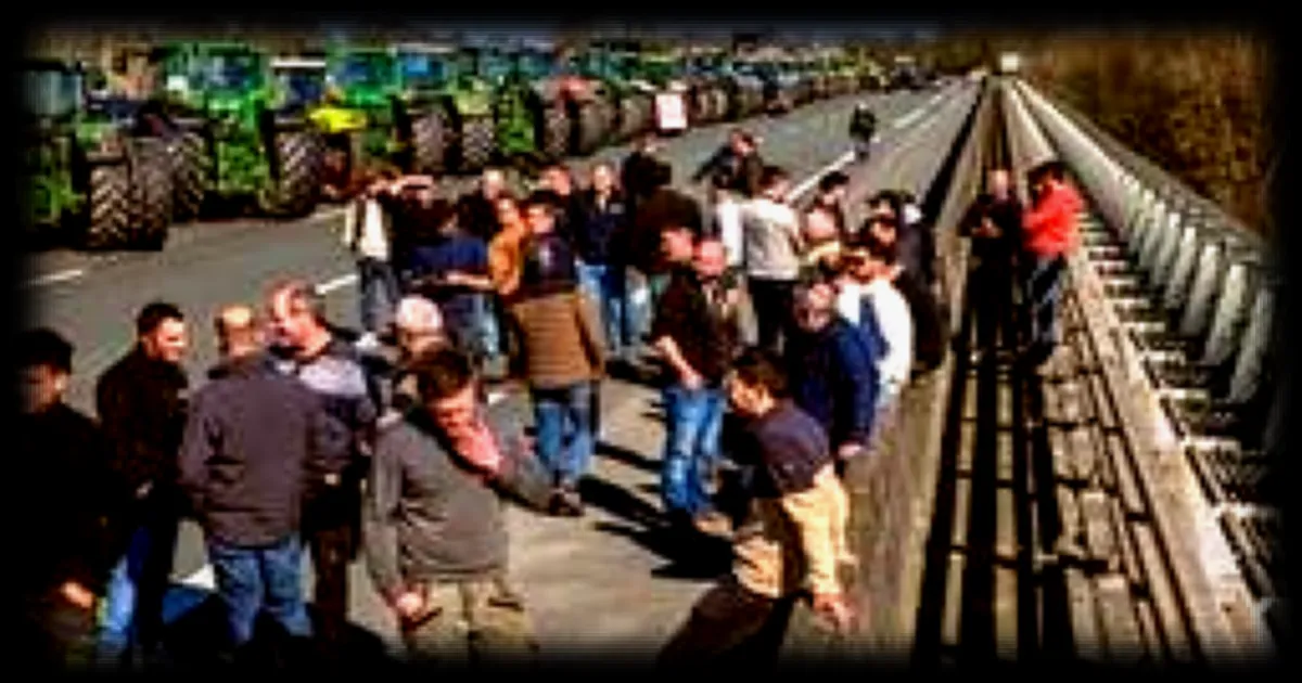 Les agriculteurs manifestent près d'Angers pour revendiquer leurs droits sur l'eau