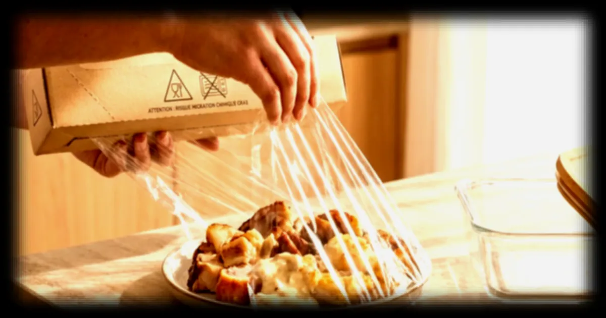 Les aliments a eviter avec le film alimentaire pour preserver votre sante