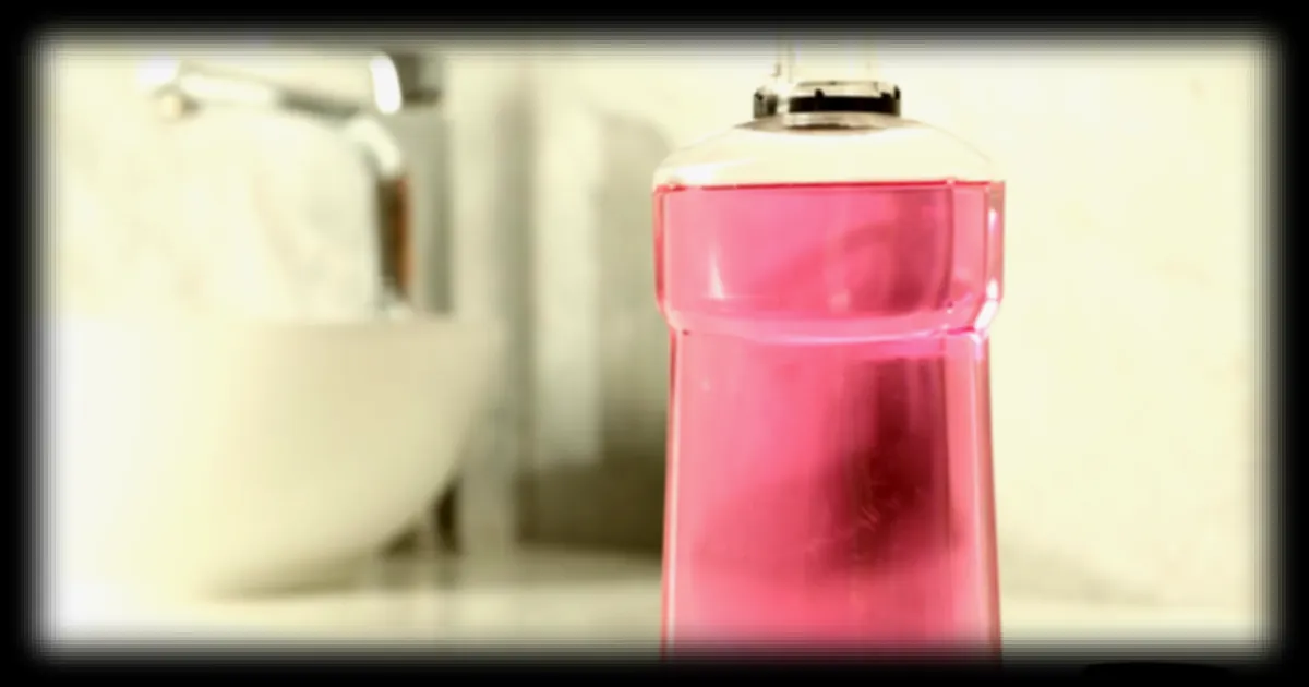 Les bains de bouche : un complément à l'hygiène bucco-dentaire à utiliser avec précaution