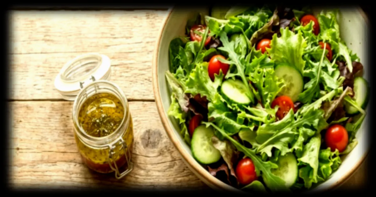 Les chefs mettent en garde contre la pratique de la vinaigrette maison au fond du saladier