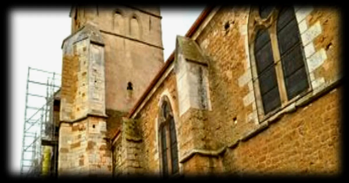 Les églises en France menacées par l'abandon et la vente