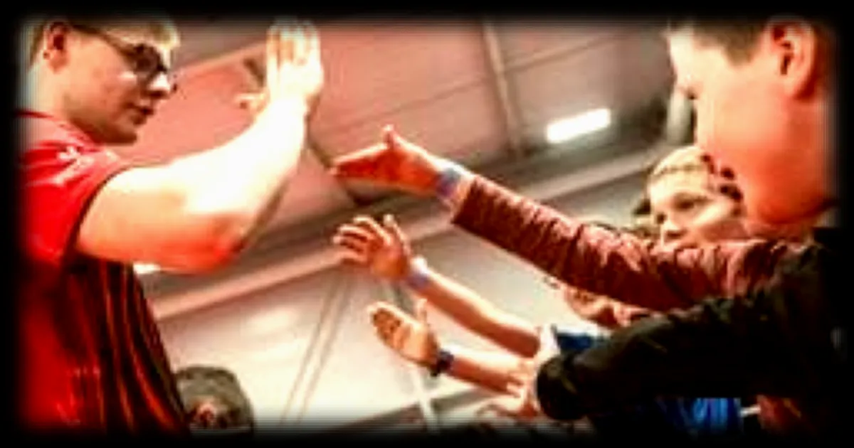 Les frères Lebrun séduisent Lesneven avec leur exhibition de tennis de table