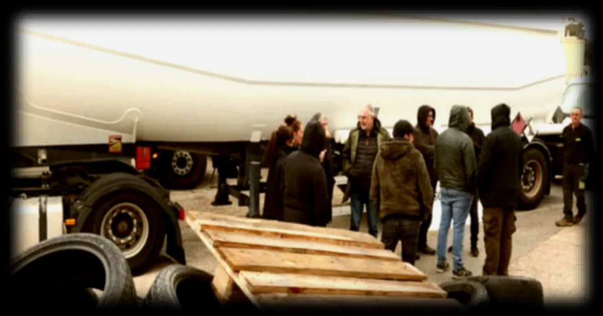 Les gérants de stations-service corses bloquent les dépôts pétroliers pour protester contre les tarifs de Totalenergies