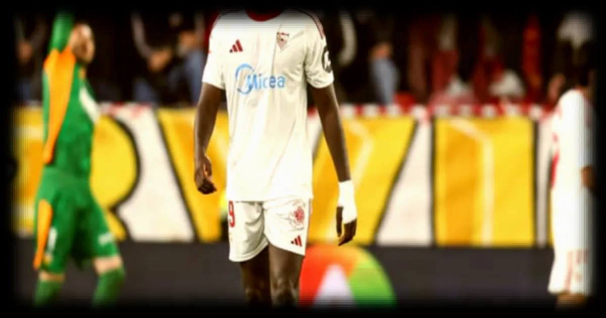 Les joueurs du FC Séville accueillis de manière hostile par des supporters mécontents