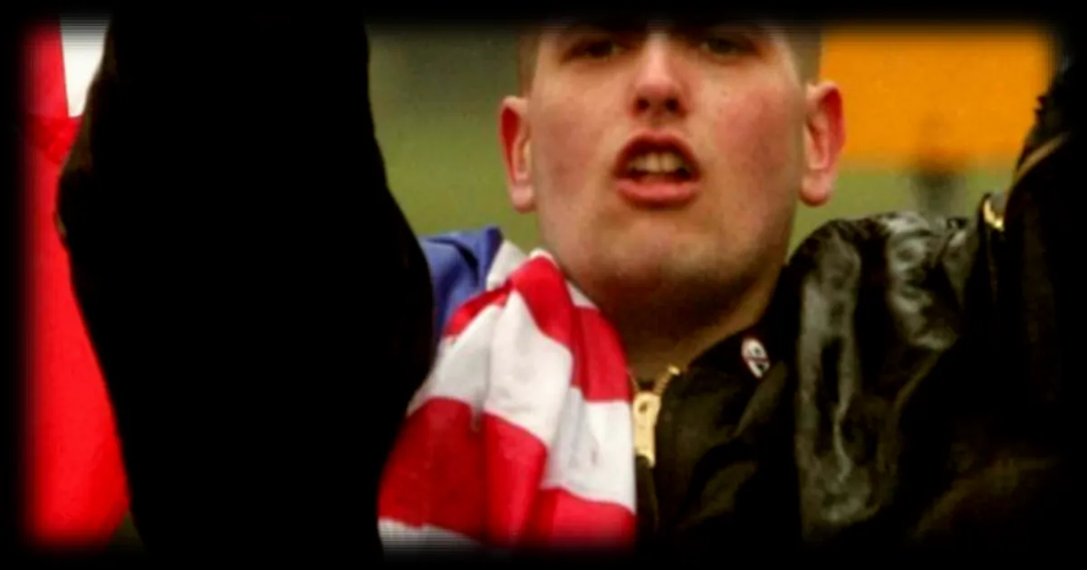 Les néonazis, de la propagande imprimée aux chatbots : l'évolution de la radicalisation en ligne