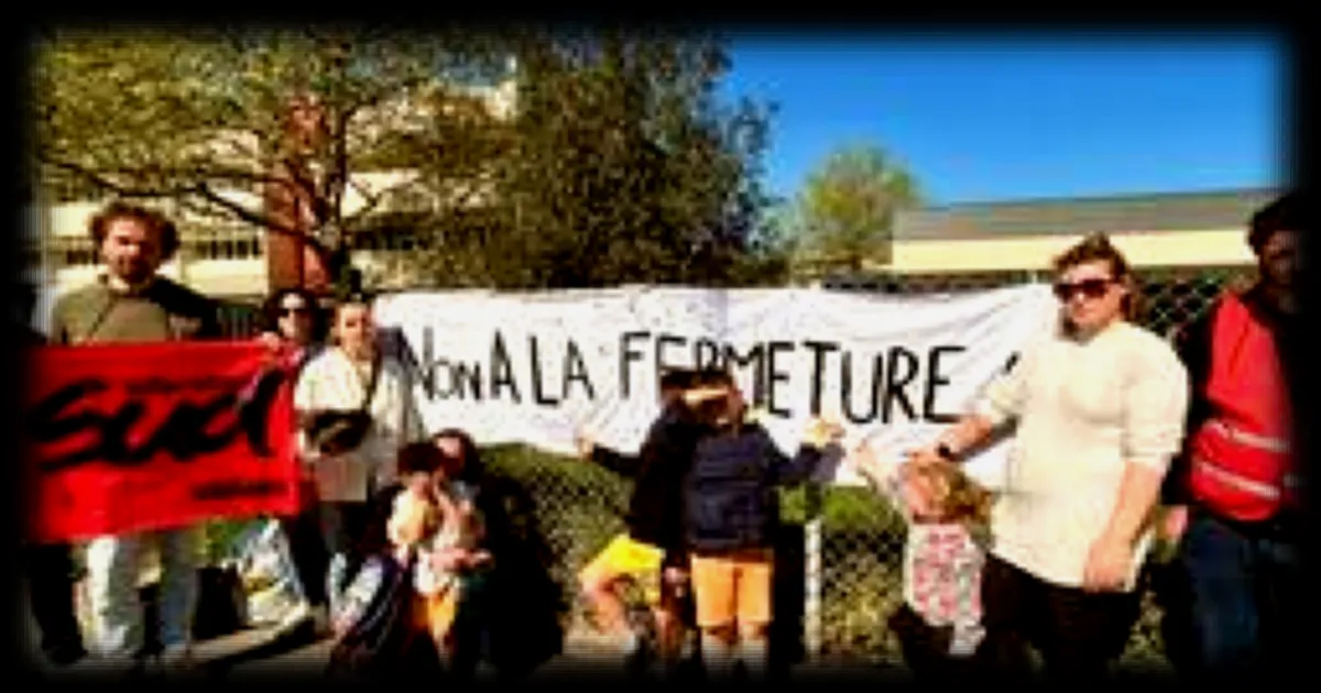 Les parents en colère occupent l'école d’Angers menacée de fermeture de classe