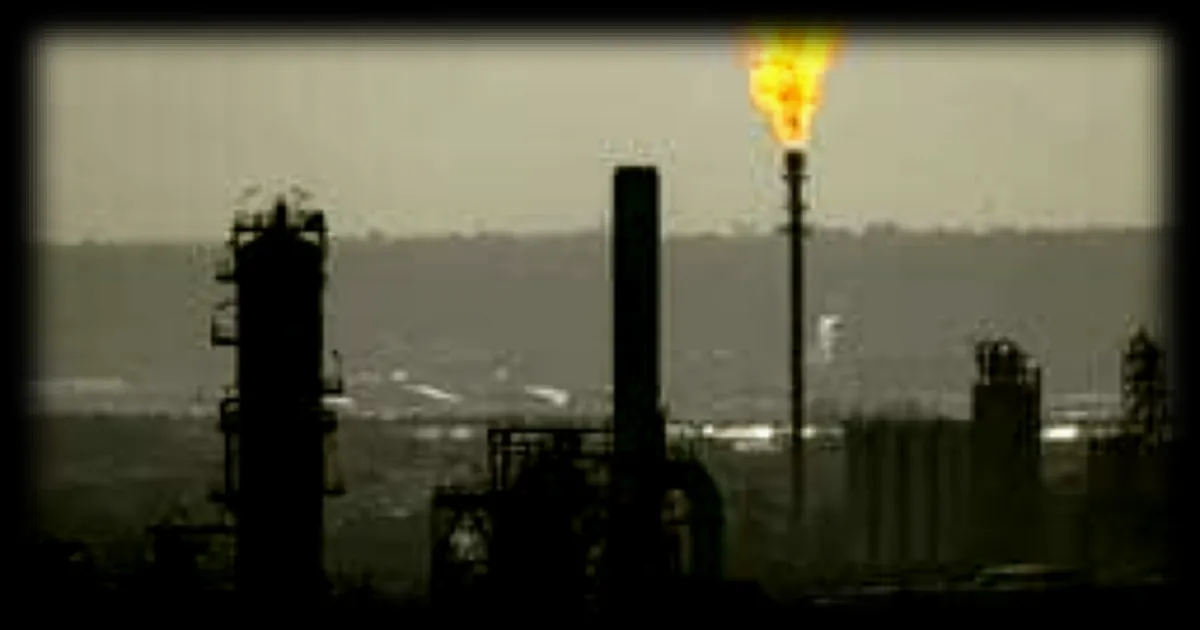 Les prix du pétrole explosent à plus de 80 dollars le baril après les frappes en Iran