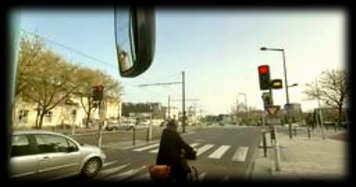 Les regles de circulation pour les cyclistes et les bus sur les voies partagees