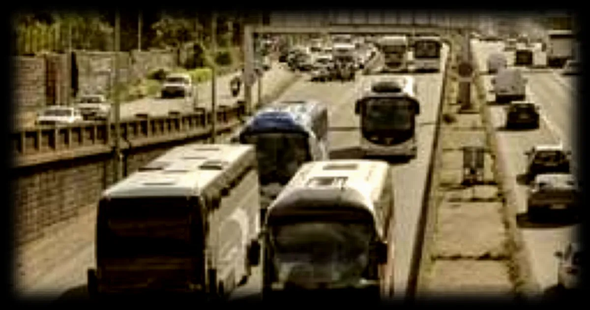 Les transporteurs manifestent en France contre la hausse des prix du gasoil et des aides insuffisantes