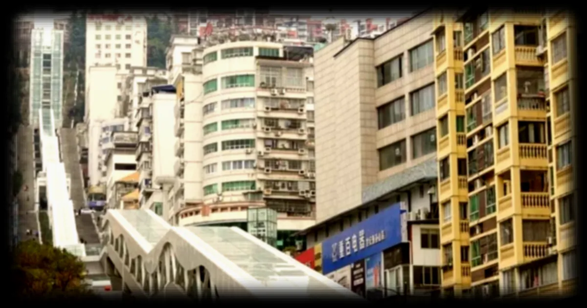 L'escalator le plus long du monde relie deux quartiers chinois séparés par une montagne
